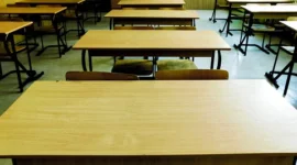 Ilustrasi, bangku sekolah kosong. (Posnews/iStock)