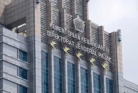 Penyidik KPK saat melakukan penggeledahan di Kantor Direktorat Jenderal Pajak terkait kasus dugaan suap pengurangan pajak. (Posnews/Pajakku)