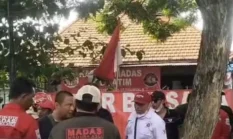 Kantor Ormas Madas di Jalan Darmo Surabaya Disegel Polisi, Dugaan Kasus Mafia Tanah