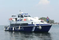 Kapal cepat Dishub DKI Jakarta bersandar di Pelabuhan Muara Angke akibat cuaca ekstrem dan gelombang tinggi menuju Kepulauan Seribu. (Posnews/Ist)