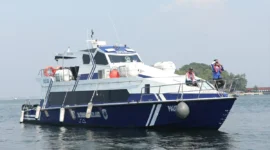 Kapal cepat Dishub DKI Jakarta bersandar di Pelabuhan Muara Angke akibat cuaca ekstrem dan gelombang tinggi menuju Kepulauan Seribu. (Posnews/Ist)