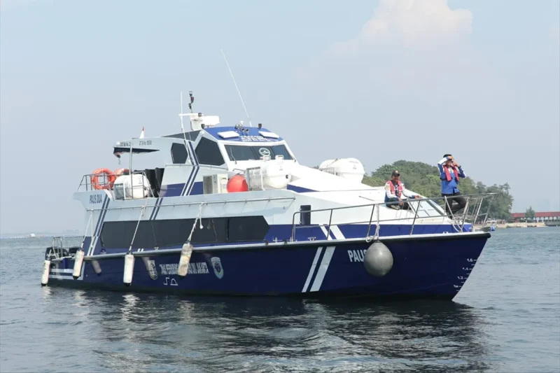 Kapal cepat Dishub DKI Jakarta bersandar di Pelabuhan Muara Angke akibat cuaca ekstrem dan gelombang tinggi menuju Kepulauan Seribu. (Posnews/Ist)