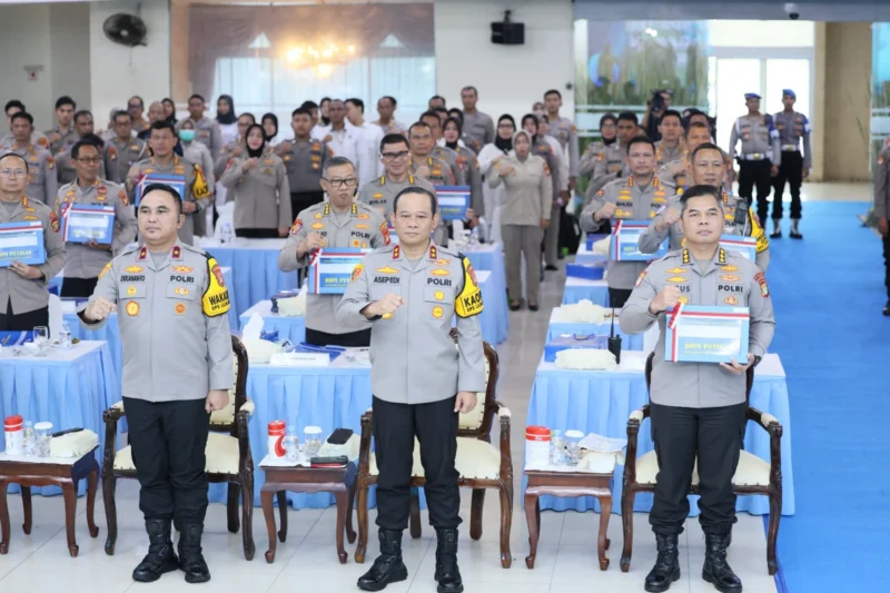 Kapolda Metro Jaya Irjen Pol Asep Edi Suheri memimpin penyerahan DIPA dan penandatanganan Pakta Integritas Tahun Anggaran 2026. (Posnews/Ist)