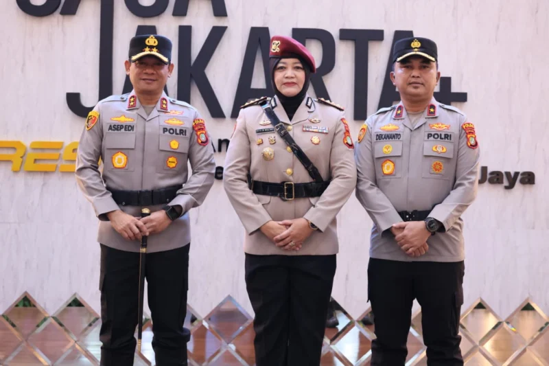 Kapolda Metro Jaya Irjen Pol Asep Edi Suheri melantik Kombes Pol Rita Wulandari sebagai Dirres PPA dan PPO di Gedung Promoter Polda Metro Jaya. (Posnews/Ist)
