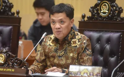 Ketua Komisi III DPR RI Habiburokman memimpin RDPU terkait kasus Hogi Minaya di Gedung Nusantara II, Kompleks Parlemen, Senayan, Jakarta, Rabu (28/1/2026). (Posnews/Ist)