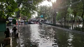 Ilustrasi, banjir merendam permukiman warga di Jakarta Timur akibat luapan Kali Ciliwung, Kamis (29/1/2026). (Posnews/MR)