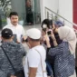 Kuasa hukum Budi, Faomasi Laia, memberikan keterangan pers terkait dugaan pencemaran nama baik di Pengadilan Negeri Jakarta Utara. (Posnews/MR)