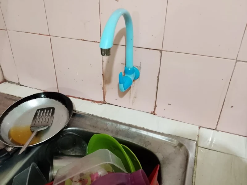 Layanan Buruk PDAM Tirta Bhagasasi, Warga Tarumajaya Angkat Suara air PAM mati sudah dua hari. (Posnews)
