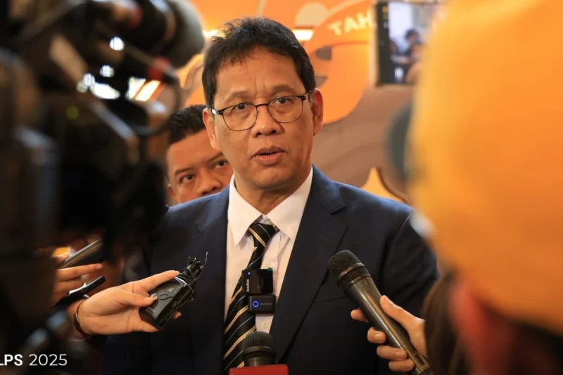 Menteri Keuangan Purbaya Yudhi Sadewa memberikan keterangan terkait pegawai pajak Jakarta Utara yang terjaring OTT KPK. (Posnews/Ist)