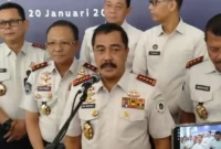 Menteri Imipas Agus Andrianto saat menyampaikan penggalangan dana Rp1,7 miliar untuk air bersih daerah bencana. (Posnews/Ist)