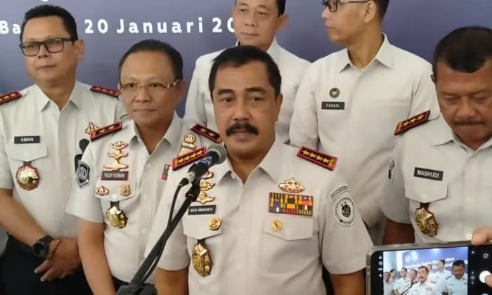 Menteri Imipas Agus Andrianto saat menyampaikan penggalangan dana Rp1,7 miliar untuk air bersih daerah bencana. (Posnews/Ist)