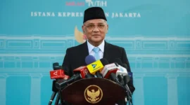 Menteri Haji dan Umrah Mochammad Irfan Yusuf menyampaikan perkembangan rencana pengoperasian tower Kampung Haji RI pada musim haji 2028. (Posnews/Ist)