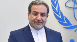 Lampu hijau untuk Jenewa. Menlu Iran Abbas Araghchi bertemu Menlu Oman di Muscat guna menyelaraskan posisi sebelum menghadapi delegasi Amerika Serikat dalam perundingan nuklir putaran kedua. Dok: Istimewa.