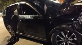 Mobil Mazda CX-5 ringsek parah usai tertemper kereta api di Mangga Dua. (Posnews/Ist)
