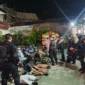 Petugas Brimob Polda Metro Jaya membubarkan aksi balap liar di Jalan Kalimalang, Duren Sawit, Jakarta Timur. (Posnews/Ist)