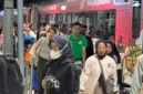 Suasana penumpang di Stasiun Pasar Senen Jakarta saat PT KAI mengoperasikan kereta api tambahan untuk melayani arus mudik Lebaran 2026.
(Posnews/Net)