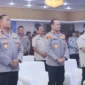 Kapolda Metro Jaya Irjen Pol Asep Edi Suheri memberikan sambutan dalam Perayaan Natal 2025 Polda Metro Jaya, di Balai Pertemuan Polda Metro Jaya, Jakarta. (Posnews/Ist)