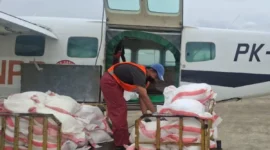 Pesawat operasi modifikasi cuaca milik Badan Meteorologi Klimatologi dan Geofisika saat menyemai awan untuk mengendalikan hujan ekstrem di Indonesia selama Lebaran 2026. (Posnews/BNPB)