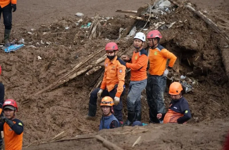 Longsor Bandung Barat, SAR Kerahkan Ribuan Personel Cari Sisa Korban. (Posnews/BNPB)