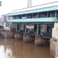 Pintu Air Pasar Ikan Jakarta Utara Siaga 2, ketinggian air meningkat. (Dok: Posnews/Ist)