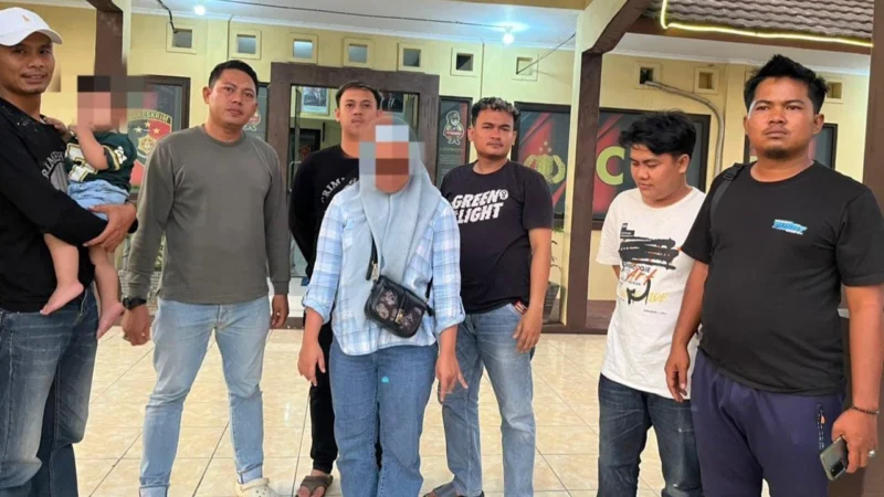 Polisi mengamankan ART pelaku penculikan balita di Serang, Banten. (Posnews/Ist)