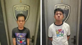 Polisi mengamankan dua pelaku curanmor yang melepaskan tembakan di Palmerah, Jakarta Barat. (Posnews/Ist)
