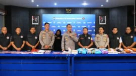 Kombes Putu Kholis memberikan keterangan pers terkait penangkapan narkoba Malang. (Posnews/Ist)