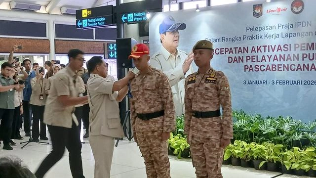 Praja IPDN diberangkatkan melalui Bandara Soekarno-Hatta untuk membantu pemulihan pascabencana di Aceh Tamiang, Sabtu (3/1/2026). (Posnews/Humas Kemendagri)