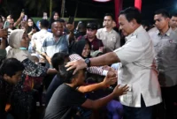 Presiden Prabowo Subianto menghabiskan malam tahun baru 2026 bersama warga korban bencana di pengungsian Desa Batu Hula, Batang Toru, Tapanuli Selatan. (Posnews/Biro Pers)