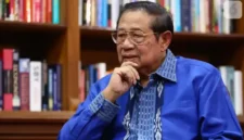 SBY menyampaikan dukungan kepada Presiden Prabowo Subianto dalam forum dialog ekonomi di Museum SBY–ANI Pacitan. (Posnews/Ist)