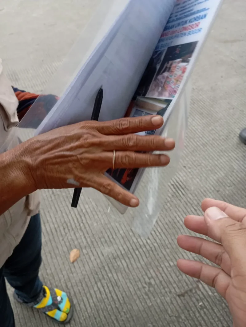 Tanpa Izin RT/RW, Oknum Galang Donasi Ilegal di Lokasi Bencana Kalibaru.(Posnews/MR)
