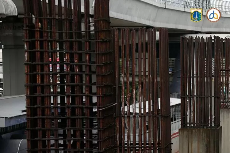 Tiang monorel terbengkalai di Jalan HR Rasuna Said, Jakarta Selatan. (Posnews/Binamarga)