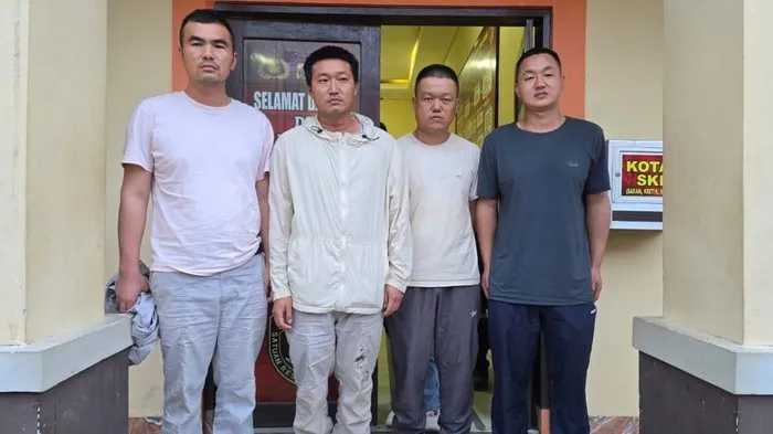 Tiga TKA China ditahan usai keroyok pekerja lokal, polisi koordinasi Kedubes. (Posnews/Ist)