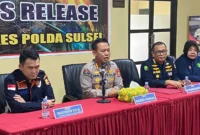 Tim DVI Polda Sulsel saat konferensi pers penanganan korban ATR 42-500. (Posnews/Ist)