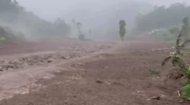 Tim SAR Gabungan menyisir lokasi longsor di Kampung Pasirkuning, Cisarua, Bandung Barat menggunakan drone UAV. (Posnews/Instagram)