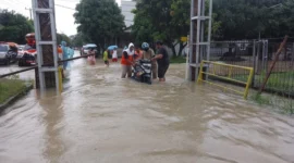 Enam Kecamatan Terendam, Ratusan Warga Serang Mengungsi. (Posnews/Ist)
