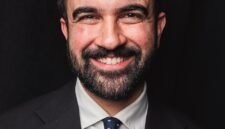 Foto Zohran Mamdani, Ketegangan hukum dan diplomasi di New York. Wali Kota Zohran Mamdani menegaskan keterbatasan wewenang kota untuk menangkap Benjamin Netanyahu, namun mendesak pemerintah federal mengeksekusi surat perintah ICC. Dok: Istimewa.