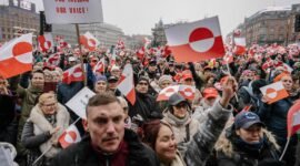 Konflik Arktik memicu perang dagang. Trump tetapkan tenggat waktu Februari untuk aneksasi Greenland atau hadapi tarif impor, membuat Eropa bersatu melawan 