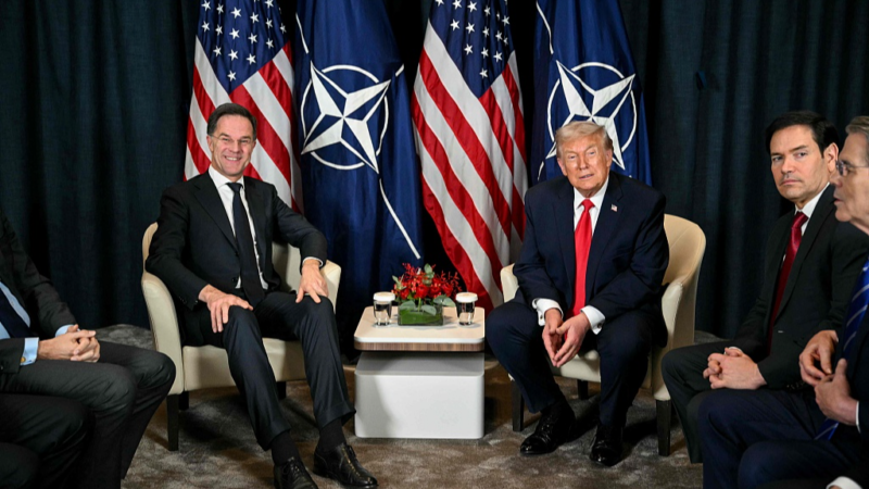 De-eskalasi dramatis. Setelah mengancam perang dagang, Trump kini menyebut NATO sebagai kunci kesepakatan, meski warga Nuuk masih skeptis dan bersiap menghadapi krisis. Dok: Istimewa.