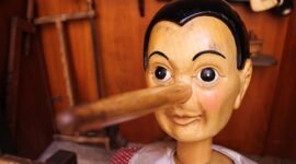 Ilustrasi, Manusia berbohong hingga 200 kali sehari. Namun, alam memberi petunjuk halus di wajah untuk membongkar tipu daya tersebut. Dok: Istimewa.
