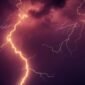 Ilustrasi, Satu sambaran petir bisa menghasilkan 1 miliar volt listrik. Tanpa sistem pelindung yang canggih, lonjakan arus ini bisa membakar kota dan mematikan jaringan nasional dalam sekejap. Dok: Unsplash.