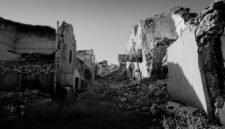 Ilustrasi, Alarm keamanan regional. Pengeboman sekolah di Jakarta mengungkap tren baru yang mengkhawatirkan: remaja non-kulit putih di Asia Tenggara teradikalisasi oleh ideologi supremasi kulit putih melalui grup Telegram dan algoritma media sosial. Dok: Istimewa.