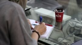 Ilustrasi, Pernah merasa buntu belajar bahasa Inggris? Rahasianya mungkin bukan pada rumus tenses yang rumit, melainkan pada pemilihan 2.000 kata 