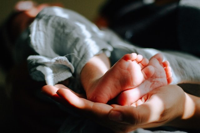 Ilustrasi, Mitos lama ternyata punya dasar ilmiah. Peneliti menemukan bahwa ibu yang rajin sarapan sereal berenergi tinggi lebih berpeluang melahirkan bayi laki-laki. Dok: Unsplash.