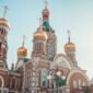 Ilustrasi, Di Barat, merah mungkin berarti bahaya atau utang. Namun di Rusia, merah adalah sinonim linguistik untuk 