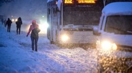 Prahara di musim dingin. Badai salju dahsyat menyapu wilayah selatan dan tenggara Romania, melumpuhkan transportasi darat, udara, dan laut serta memutus aliran listrik bagi belasan ribu warga. Dok: CGTN.