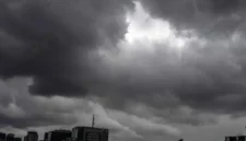 Ilustrasi langit mendung dan hujan di kawasan Jakarta saat prakiraan cuaca Jabodetabek oleh BMKG.
(Posnews/Net)