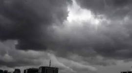 Ilustrasi langit mendung dan hujan di kawasan Jakarta saat prakiraan cuaca Jabodetabek oleh BMKG.
(Posnews/Net)