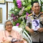 Almarhum Meriyati Roeslani, istri Jenderal Hoegeng Iman Santoso sama hidup Bersama. (Posnews/Ist) 