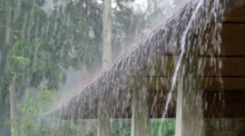 Ilustrasi hujan lebat mengguyur kawasan Jakarta saat prakiraan cuaca Jabodetabek 13–14 Februari 2026 dari BMKG.(Posnews/Ist)